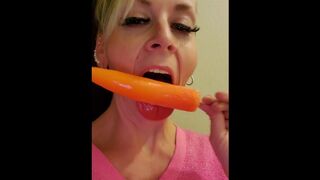 adult GILF CLUMSY PORN STAR HOUSEWIFE HUMPINHANNAH GIVES POPSICLE a PROPER ORAL SEX