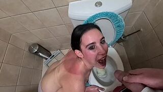 Piss slave luvs getting her face and mouth covered in piss, toilet licking