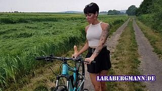 Premiere! Bicycle humped in outdoors lustful!