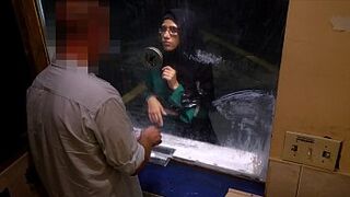 ARABS EXPOSED - Desperate Arab Lady Fucks For Cash At Shady Motel