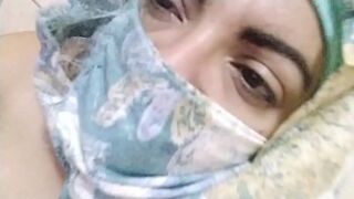 Real Arab Muslim Mama Masturbates Her Vagina To Extreme Orgasm On Porn Hijab Cam And Shows Feet