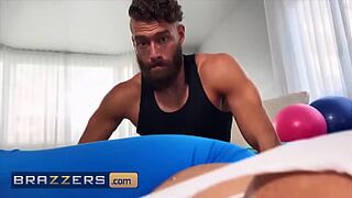 (Alexis Fawx) Spreads Her Legs For (Xander Corvus) And Instructs Him To Feed Her His Penis - Brazzers