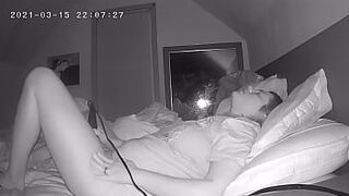 mature Jackhammers Clit Before Bed Spy Cam